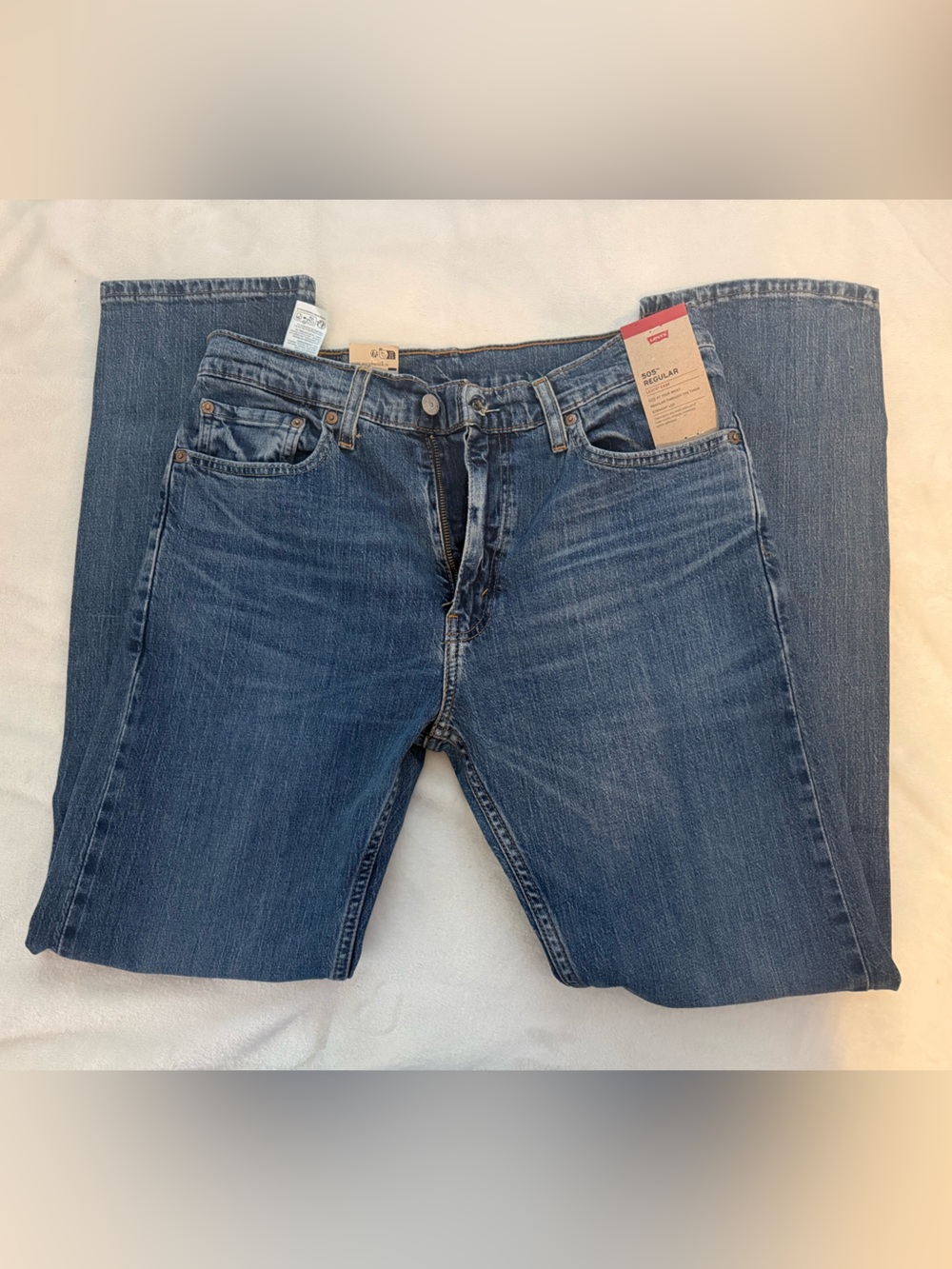 Levi's Men's Straight Leg Jeans in Medium Blue Wash